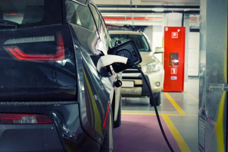 Leis de segurança e indenização mínima de R$ 500 mil para falhas em carros elétricos