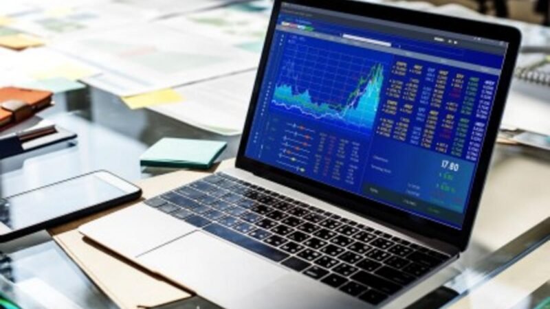 Mercado europeu recua após perdas nos setores imobiliário e tecnológico