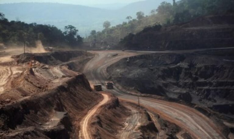 Minério de ferro enfrenta incertezas globais de oferta e demanda