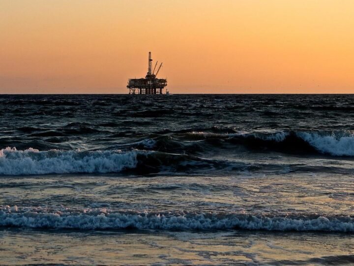 Petrobras contrata Halliburton para projeto pioneiro de captura de carbono no Rio de Janeiro