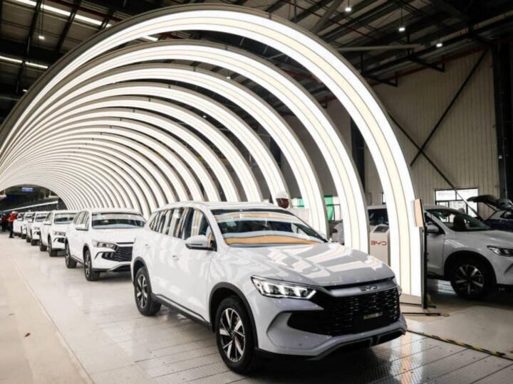 Petróleo em alta impulsiona recorde de vendas de carros elétricos globalmente