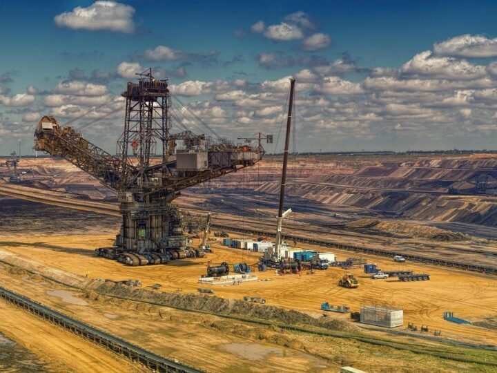 Premiê de Ontário ameaça cortar energia e minerais críticos aos EUA