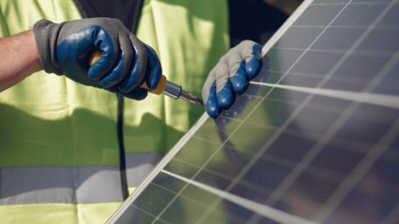 Procura por serviços de energia solar cresce 53% no Brasil
