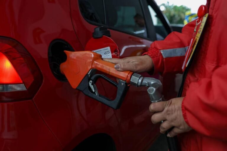 "Regra de 32% de etanol na gasolina entra em vigor no Brasil a partir de sábado"