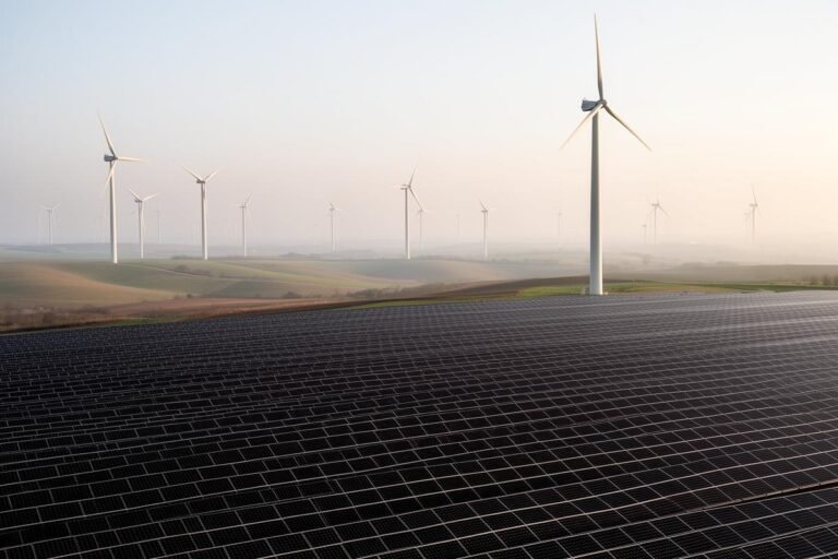 TotalEnergies compra portfólio de 4 GW da Shell e reestrutura ativos renováveis na Europa
