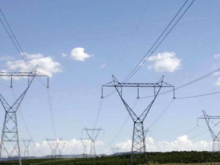 Transmissão de energia enfrenta extremos climáticos exigindo modernização e coordenação regulatória