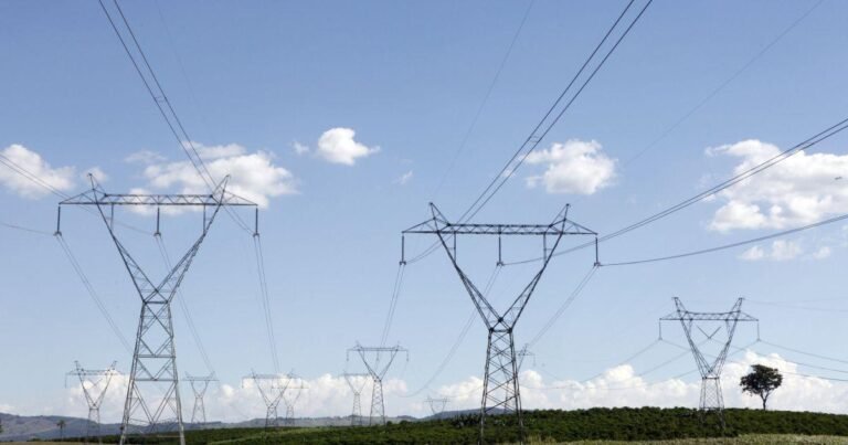 Transmissão de energia enfrenta extremos climáticos exigindo modernização e coordenação regulatória