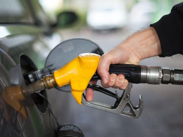 Diesel nos EUA chega a US$ 5,85 por galão, elevando frete e preços de alimentos