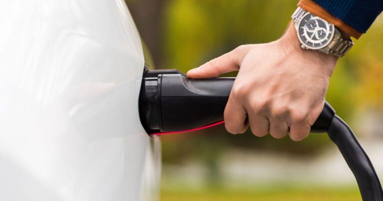 Frota brasileira terá 31% de veículos elétricos em 2035 consumo de combustíveis cai 20%
